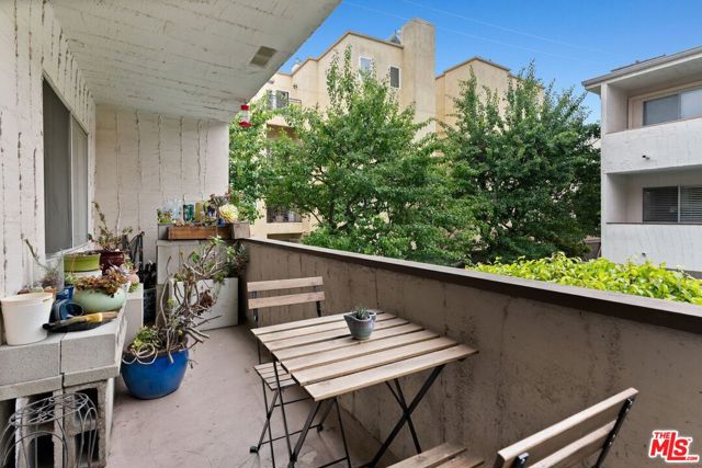 1831 Prosser Avenue, Los Angeles CA: https://media.crmls.org/mediaz/11abf933-a9ad-4324-bd5b-73c2a52e26ed.jpg
