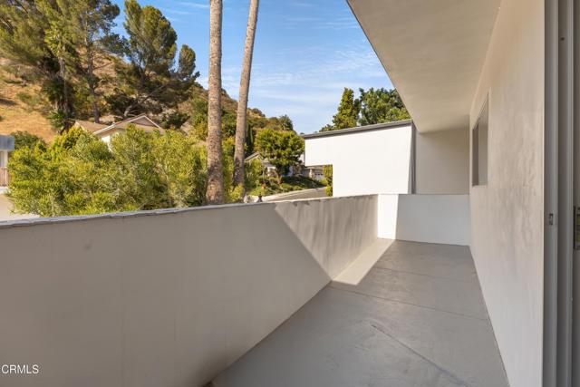 2657 Zorada Drive, Los Angeles CA: https://media.crmls.org/mediaz/11ac02aa-c624-4d6a-9a4f-8d5f24078796.jpg