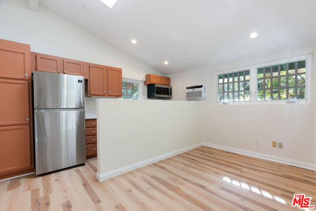 483 Sturtevant Drive, Sierra Madre CA: https://media.crmls.org/mediaz/11ac5673-e70f-4e58-bbd1-a8567876583e.jpg