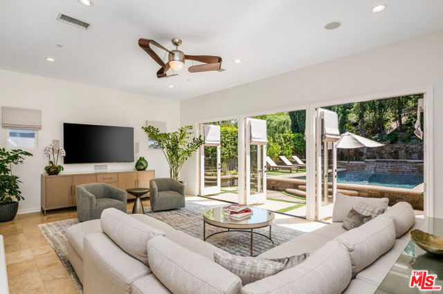 26722 Provence Drive, Calabasas CA: https://media.crmls.org/mediaz/11accbfa-c342-44f2-b402-b3e0ccdbb435.jpg