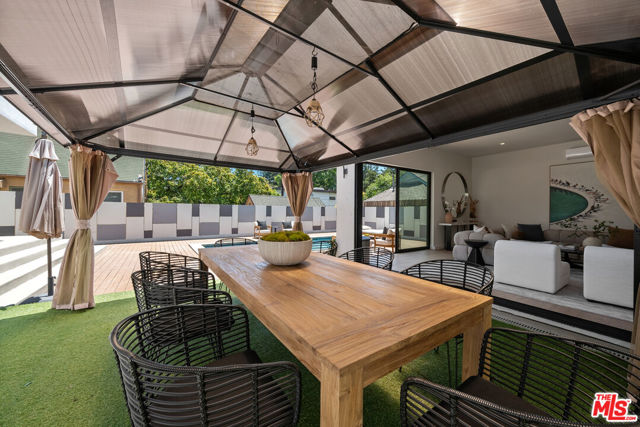 4299 Elmer Avenue, Studio City CA: https://media.crmls.org/mediaz/11add79b-0883-435d-9952-51e58c64c5e2.jpg