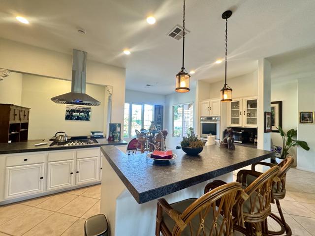 34 Calle La Reina, Rancho Mirage CA: https://media.crmls.org/mediaz/11ae8d24-44c5-4289-9ad0-90a48d8c5e55.jpg