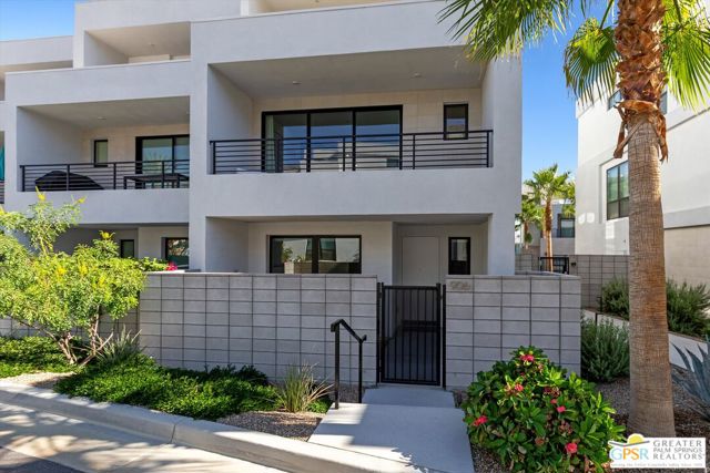 906 Cameron Center Drive, Palm Springs CA: https://media.crmls.org/mediaz/11aeae2a-9337-458e-921f-3822596e4829.jpg