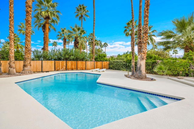 345 W Crestview Drive, Palm Springs, CA 92264