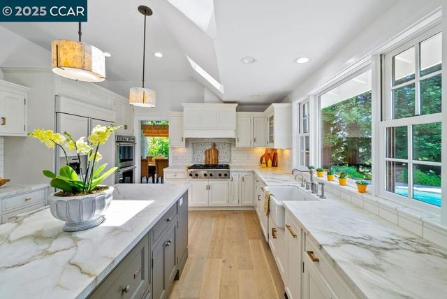 33 Los Arabis Circle, Lafayette CA: https://media.crmls.org/mediaz/11af8fcf-1d50-4510-b82e-1301d47ac432.jpg