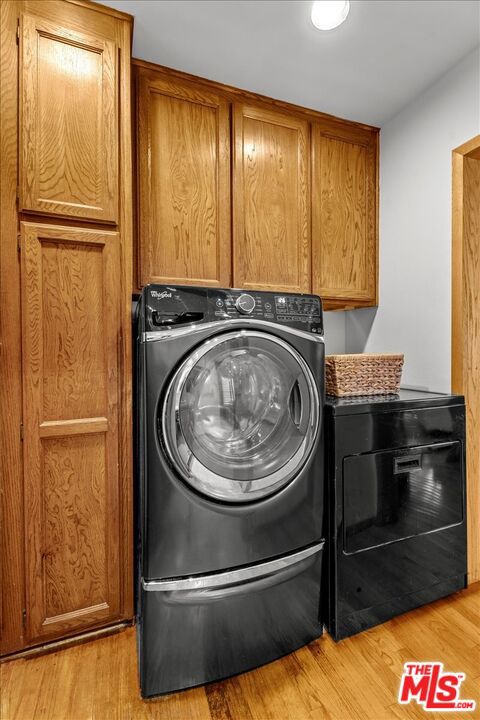 1620 18th Street, Manhattan Beach CA: https://media.crmls.org/mediaz/11af9bf0-8f8d-4b3d-b4e6-e8efed758629.jpg