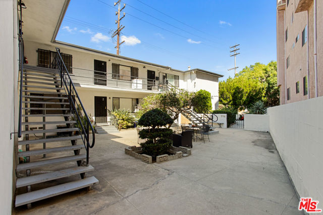 1815 Greenfield Avenue photo 4