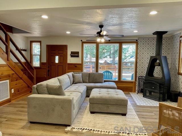 41489 Comstock Ln, Big Bear CA: https://media.crmls.org/mediaz/11b012aa-9f77-4b57-8496-1754e570a00c.jpg