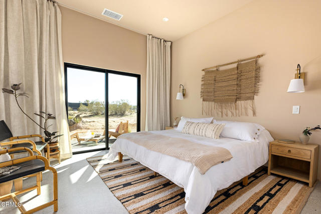 60679 Trentwood Drive, Joshua Tree CA: https://media.crmls.org/mediaz/11b02efc-bda4-471e-b4a8-060e9ac1a184.jpg