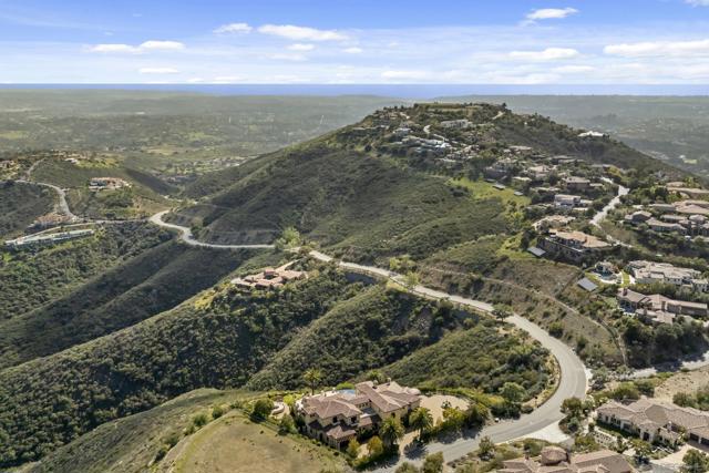 18233 Via Ambiente, Rancho Santa Fe CA: https://media.crmls.org/mediaz/11b05478-2d69-417b-9dd2-520ff8118069.jpg