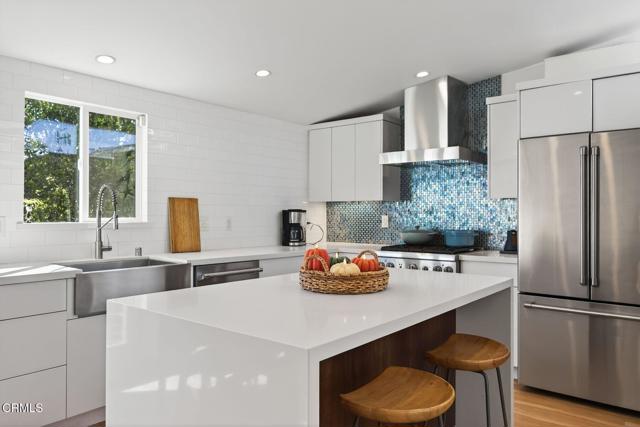 Detail Gallery Image 4 of 40 For 1040 Dover Ln, Ventura,  CA 93001 - 2 Beds | 2 Baths