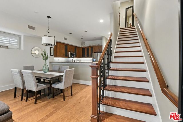 2020 Holly Drive, Los Angeles CA: https://media.crmls.org/mediaz/11b07675-bea1-46df-ac09-068a7296fb4f.jpg