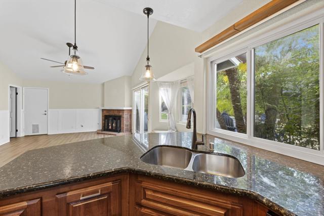 2241 Willowbrook St, Escondido CA: https://media.crmls.org/mediaz/11b08114-947d-4aa8-84c4-e15e4b3eae12.jpg