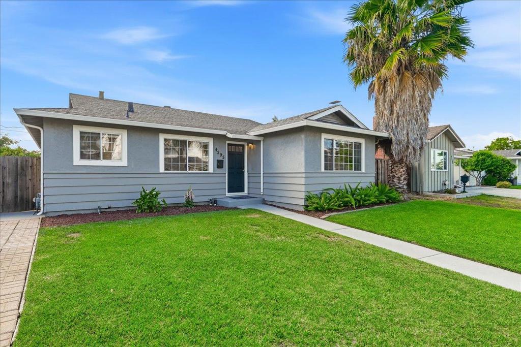 https://media.crmls.org/mediaz/11b0c950-9c09-4760-9527-d0365c6ec278.jpg?preset=X-Large