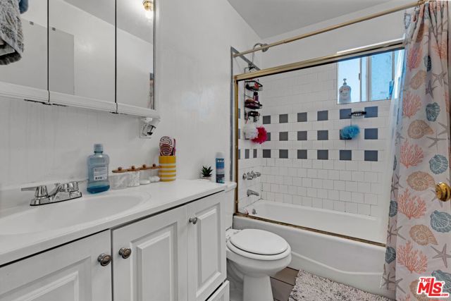 11320 Emelita Street, North Hollywood CA: https://media.crmls.org/mediaz/11b11ce0-71b7-4148-b2f7-da4062d2b496.jpg