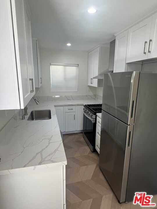 1282 1/2 S Highland Avenue, Los Angeles CA: https://media.crmls.org/mediaz/11b17105-194b-4090-9527-72b0199fbf50.jpg