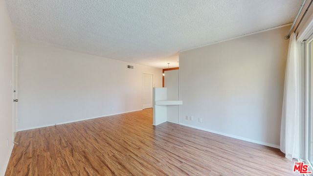 1833 Manning Avenue, Los Angeles CA: https://media.crmls.org/mediaz/11b1e763-6406-4622-9521-ec6f949d2413.jpg