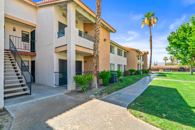 78650 Avenue 42, Bermuda Dunes CA: https://media.crmls.org/mediaz/11b21924-cd85-4ac0-9e9a-ea9124889954.jpg