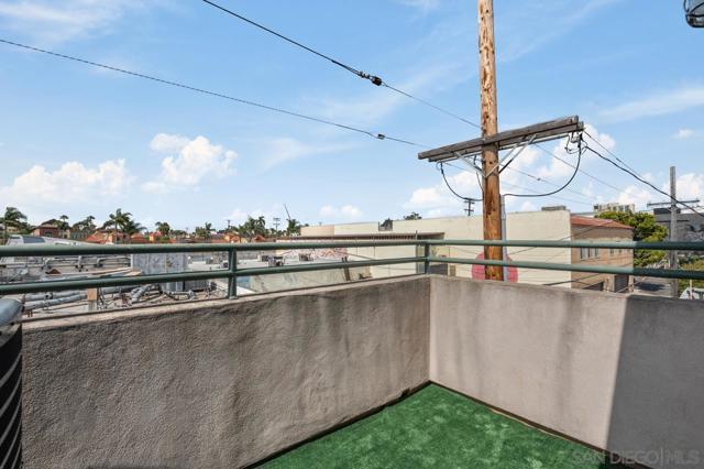 1268 Essex St, San Diego CA: https://media.crmls.org/mediaz/11b23f37-aaa3-437c-9167-612331280cc4.jpg