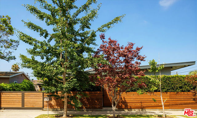 2501 Walnut Avenue photo 2