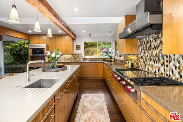 655 Oak Springs Lane, Santa Barbara CA: https://media.crmls.org/mediaz/11b3a5cf-8447-4449-a7ff-ed85726ce392.jpg