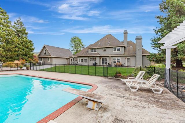 560 Tevis Trail, Hollister CA: https://media.crmls.org/mediaz/11b3d1ca-77da-4183-9fae-73c0702d8666.jpg