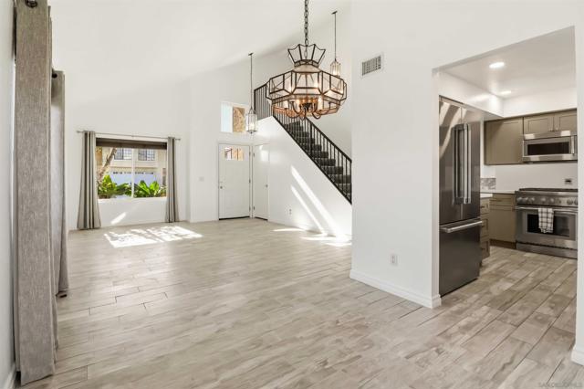 13170 Entreken Ave,  CA: https://media.crmls.org/mediaz/11b4231d-aba2-4615-aa0f-452ce71e8e3a.jpg