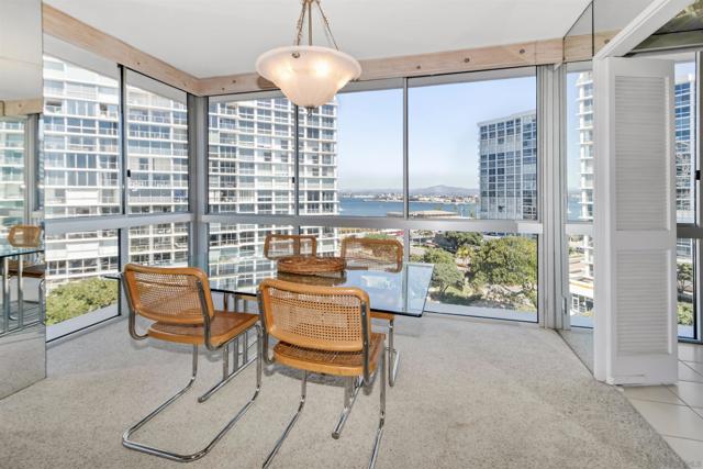 1780 Avenida Del Mundo, Coronado CA: https://media.crmls.org/mediaz/11b42651-c67b-4ea7-985b-37f335a7166a.jpg