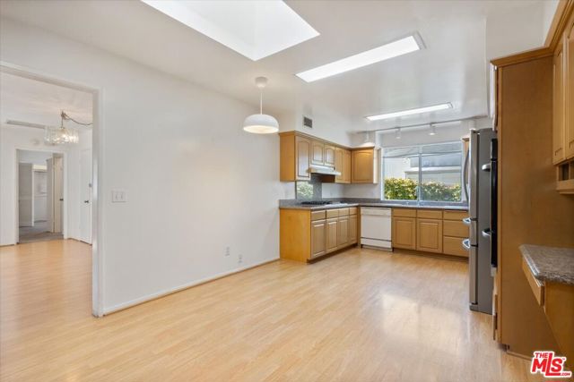 4210 Alcove Avenue, Studio City CA: https://media.crmls.org/mediaz/11b42bec-ab45-4907-825f-52af4c1916b1.jpg
