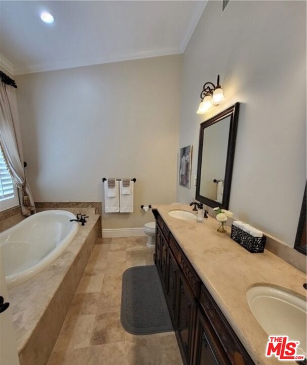 4956 Doman Avenue, Tarzana CA: https://media.crmls.org/mediaz/11b46a5b-6668-4162-9181-c45af1118a97.jpg