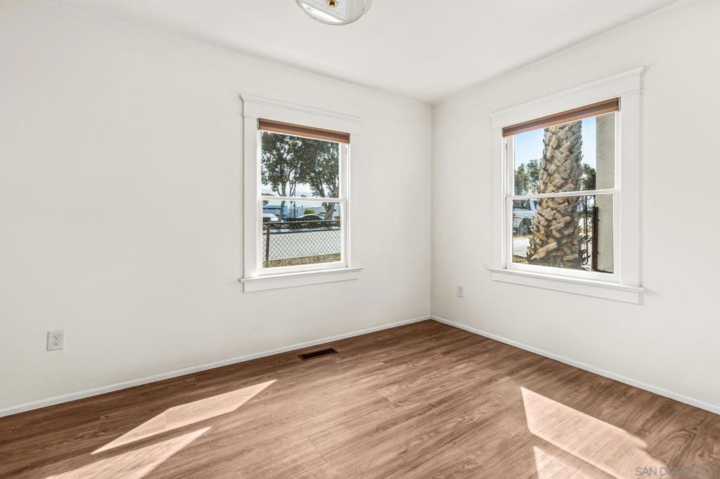 915 Civic Center Dr - photo 15