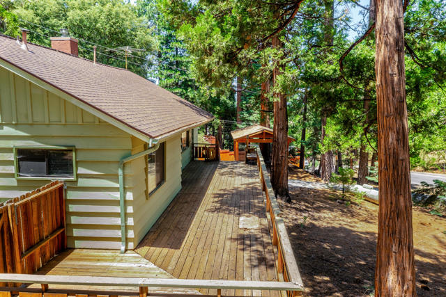 52551 Pine Ridge Road, Idyllwild CA: https://media.crmls.org/mediaz/11b4ea71-f582-4d08-a79e-31921c5f483e.jpg