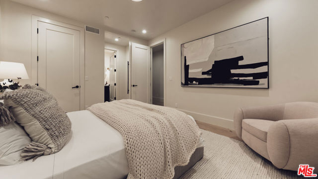 5 Bed Home for Sale in Los Angeles, California