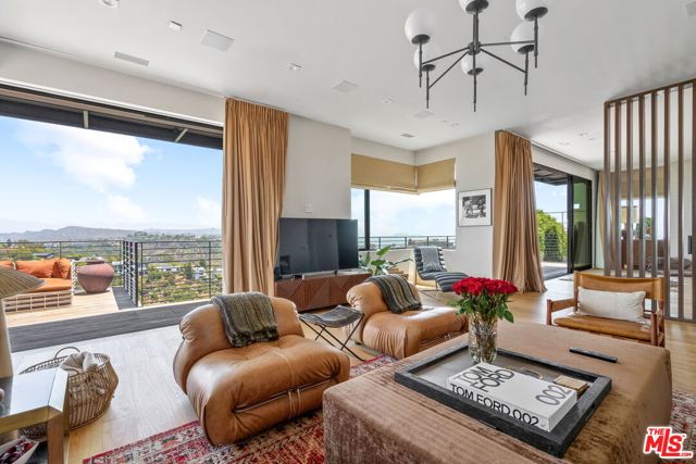 1030 Somera Road, Los Angeles CA: https://media.crmls.org/mediaz/11b5354f-5a6a-4607-8eb0-8afb0619cf3d.jpg
