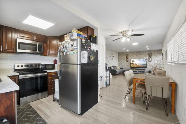 1450 Melrose Avenue, Chula Vista CA: https://media.crmls.org/mediaz/11b57c68-de0f-4e57-a010-09a32dfe01a4.jpg