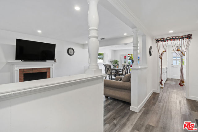 22509 Saticoy Street photo 3