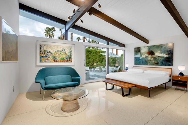 Image 19 of 83 For 992 La Jolla Road