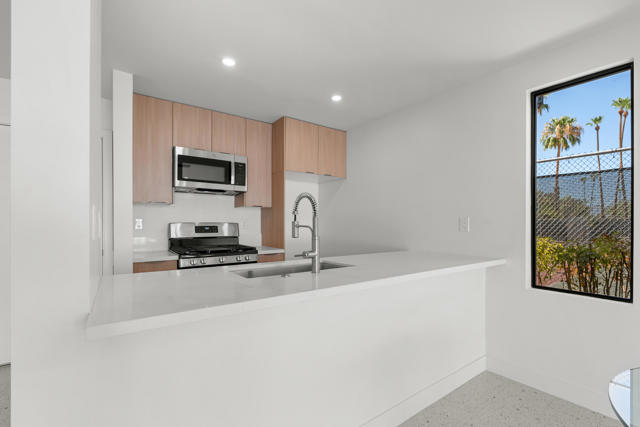 Image 17 of 22 For 1400 Palm Canyon Drive 104