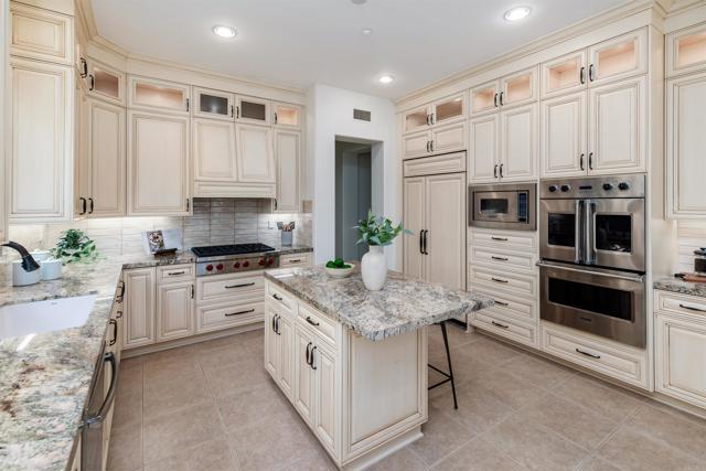 Detail Gallery Image 12 of 50 For 1091 Park Hill Pl, Vista,  CA 92081 - 4 Beds | 3 Baths