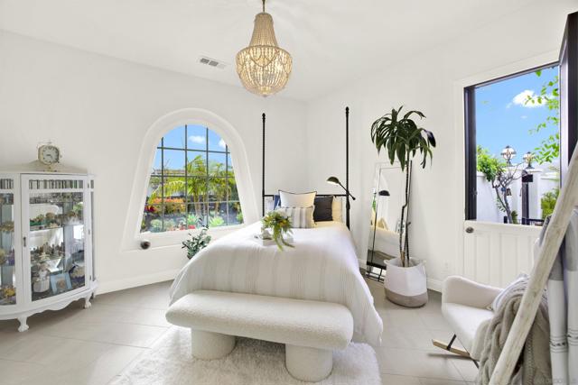 8366 The Landing Way, San Diego CA: https://media.crmls.org/mediaz/11b79a89-932b-4e4c-967b-7b35d12dcedc.jpg