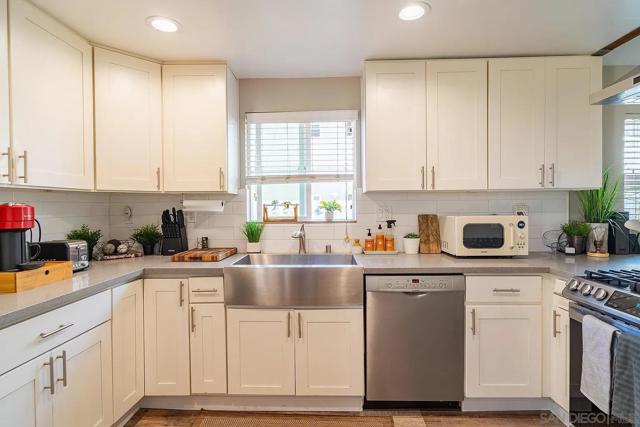 3721 Chamoune, San Diego CA: https://media.crmls.org/mediaz/11b85702-b0b8-4829-89ed-98af770eacc5.jpg