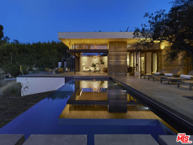 6708 Wildlife Road, Malibu CA: https://media.crmls.org/mediaz/11b8661a-9ddb-4936-89c8-f8343111c68d.jpg