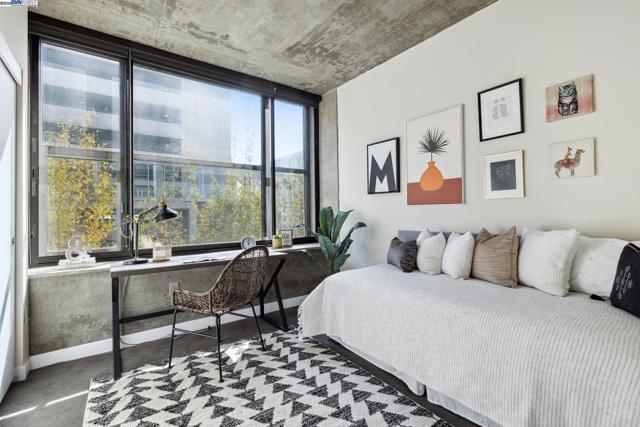 311 2nd St, Oakland CA: https://media.crmls.org/mediaz/11b8d022-b95d-4c51-9c23-84f58ad0f1f9.jpg