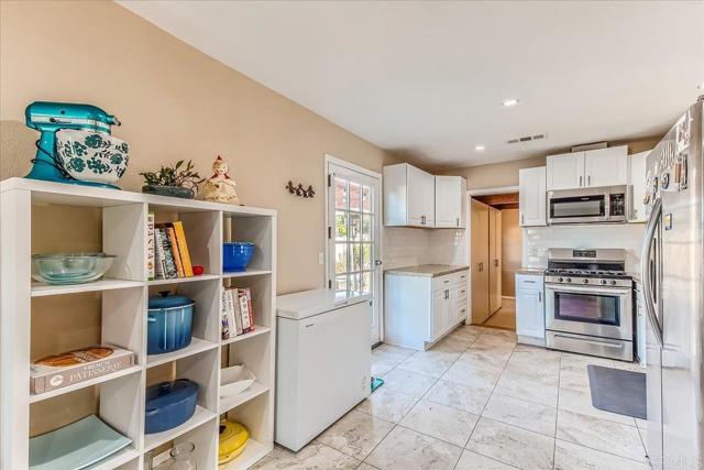 Image 6 of 34 For 9259 Brookside Circle