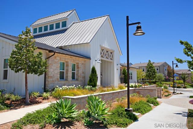 1091 Camino Cantera S, Chula Vista CA: https://media.crmls.org/mediaz/11b8f037-02e1-40f3-bdf0-c3b1b5770e32.jpg