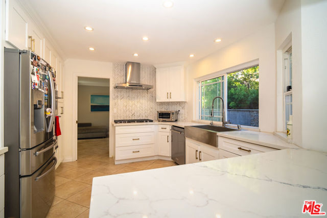 879 Shadowgrove Street, Brea CA: https://media.crmls.org/mediaz/11b97e86-4608-4d4f-9794-abca3b0272cc.jpg