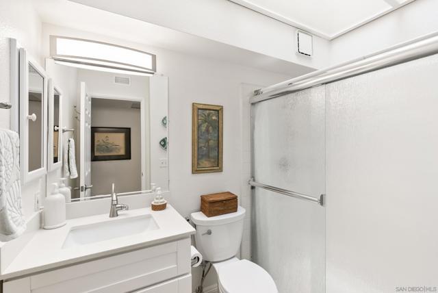 17909 Avenida Alozdra, San Diego CA: https://media.crmls.org/mediaz/11b98c65-6423-4b21-baa5-61f5d2a41aba.jpg