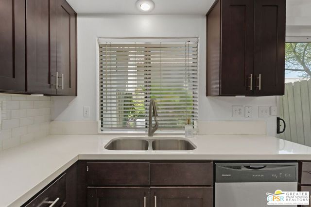 1852 N Mira Loma Way, Palm Springs CA: https://media.crmls.org/mediaz/11ba07eb-2e29-4e90-9030-1f7905837305.jpg
