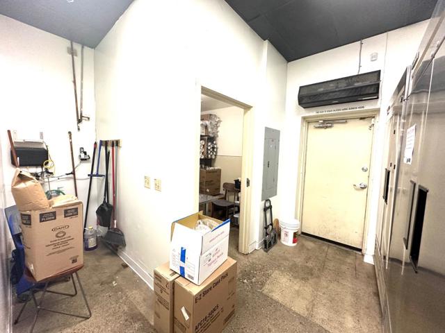 3560 3560 G Street, Merced CA: https://media.crmls.org/mediaz/11ba34dd-c96d-409a-ae85-54509713e99e.jpg