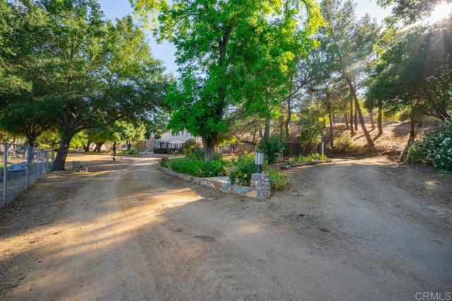 16635 Highland Valley Rd, Ramona CA: https://media.crmls.org/mediaz/11ba61d7-a12c-4d89-beee-ad87a260a1f1.jpg